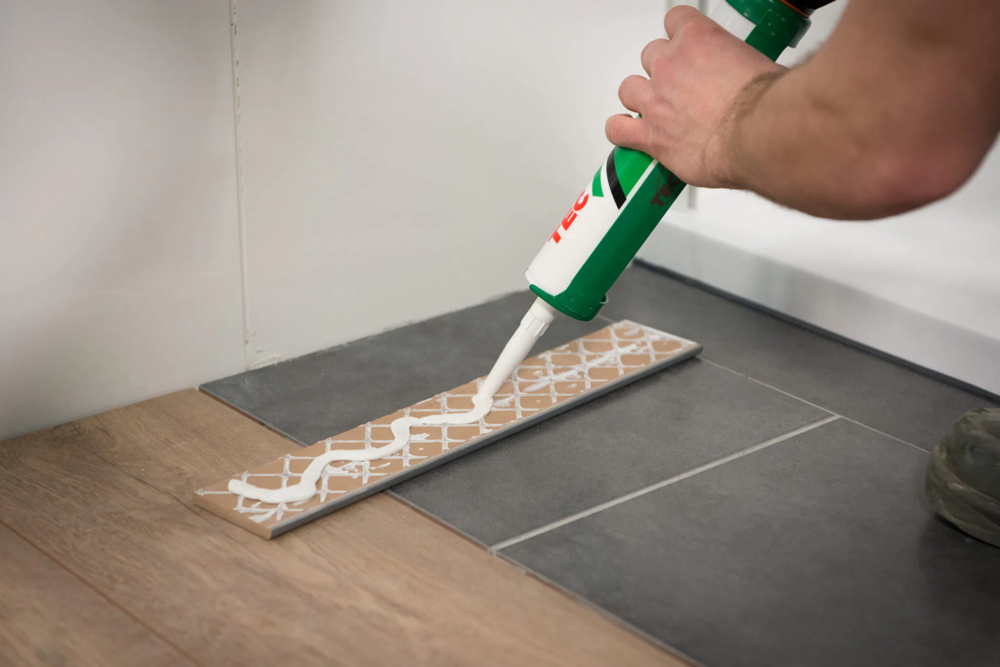 TEC 7- TEC 7 -Coller-Étancher-Monter tec-7-tec-7-coller-etancher-monter 7