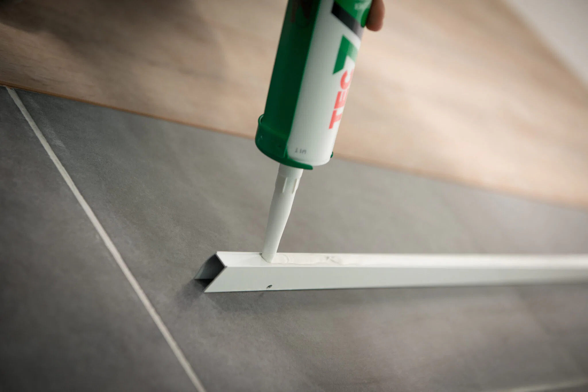 TEC 7- TEC 7 -Coller-Étancher-Monter tec-7-tec-7-coller-etancher-monter 8