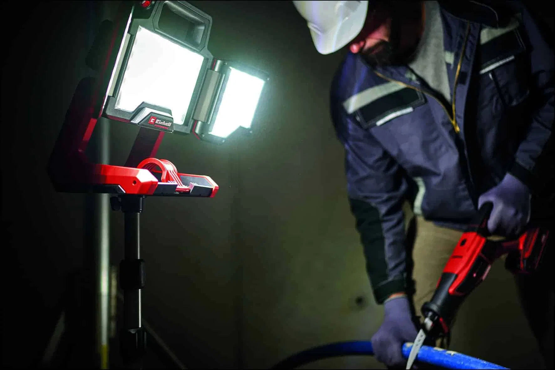 EINHELL -Kit Projecteur de chantier sans fil TP-CL 18/3000 Li – Solo avec trépied EINHEL -Projecteur-chantier-sans-fil 2